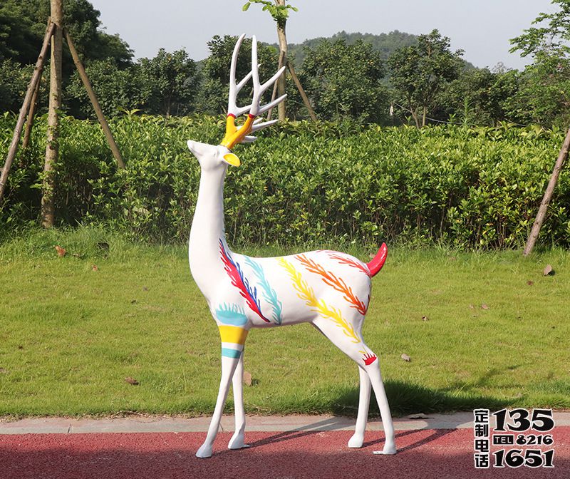 公園街道創意玻璃鋼彩繪大型戶外景觀梅花鹿雕塑